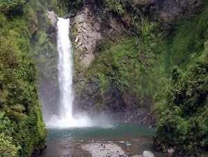 exploring waterfalsl with tripinas