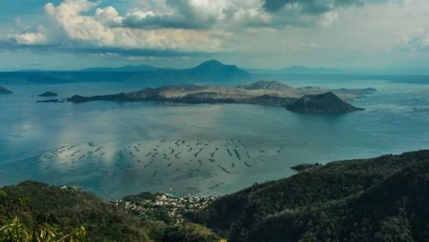 boat rental on Taal lake